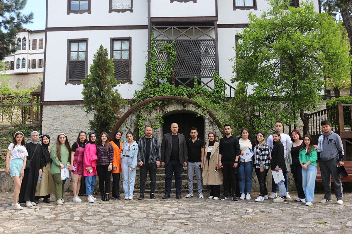 Özkan Gözütok Düzce Üniversitesi Kariyer Topluluğu İle Girişimcilik Kampında Bir Araya Geldi